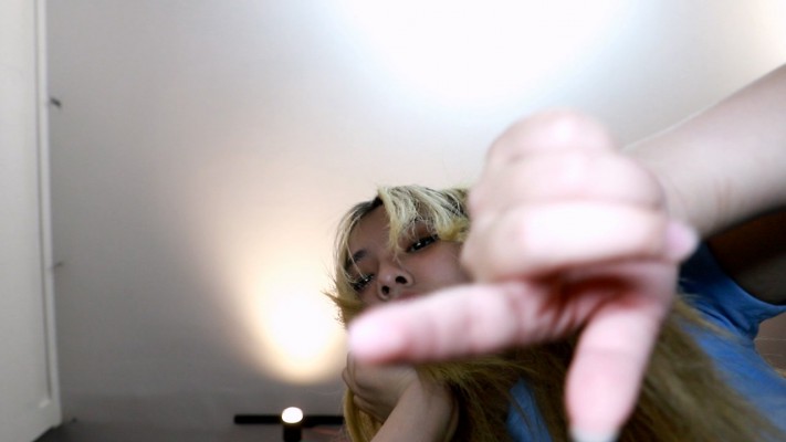 蜜蜜厚黑丝踩脸闻脚POV