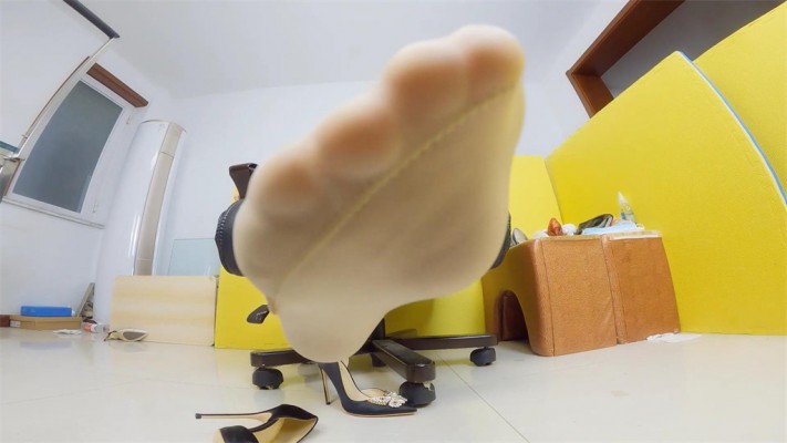 【婧児小主】女上司晓G高跟鞋 丝袜脚羞辱支配业绩差的你 沦为她脚下的玩物YC-220411-3