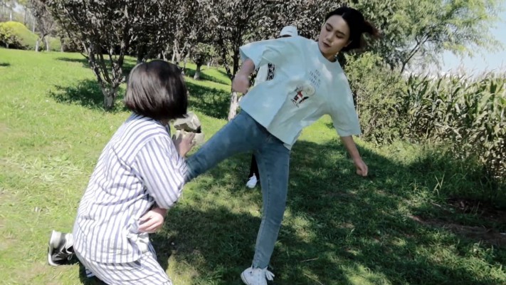 【超级女M】三女神苞米地处刑女奴