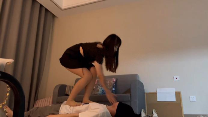 珂玥女神全体重踩踏骑脖踩档【珂玥S】高跟踩踏，跳踩踢裆，丝足跺裆 YC-220625-6