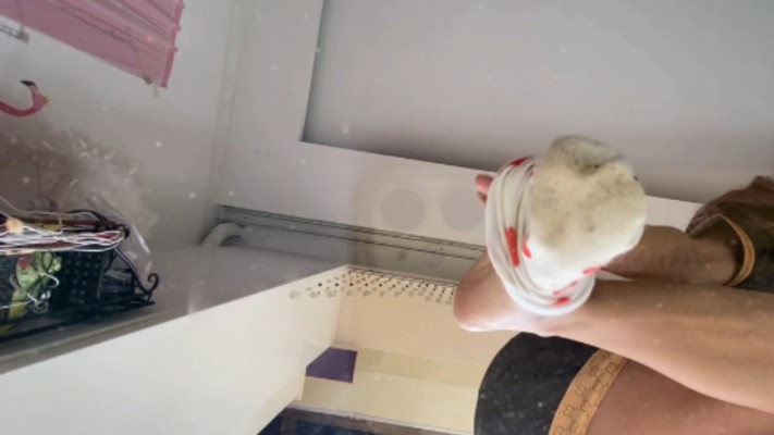 【芊芊】POV脏袜裸足踩脸