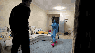 洛芸睡衣无作假踢裆