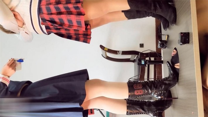 【婧児小主】婧児小意双S全语言踩踏肉丝高跟短靴下踩地板脸羞辱踩死！YC-220322-3