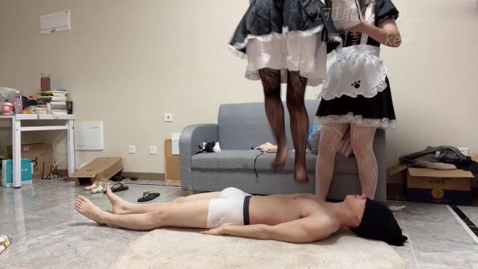 双女仆欺负碾压素人开发M下M-珂玥S女仆小姐姐丝足踩踏骑乘奴下奴小弟弟 YC-220616-4
