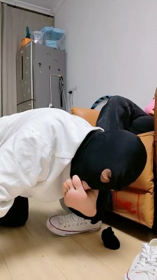 【美学】帆布鞋裸足踩踏喂食 bf22346