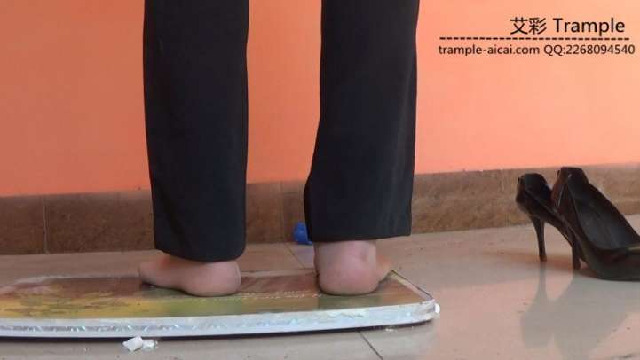 高跟肉丝木板物品粉碎