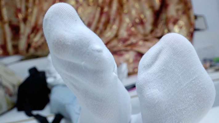 【校园女流氓】安诺白袜脚下羞辱贱奴POV