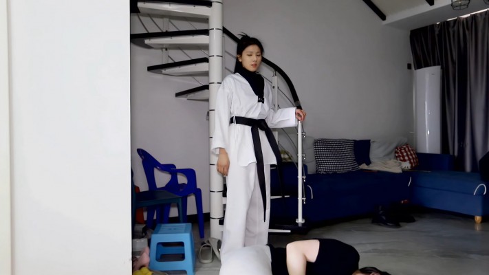 【惑心】跆拳道美女臭脚要狗命