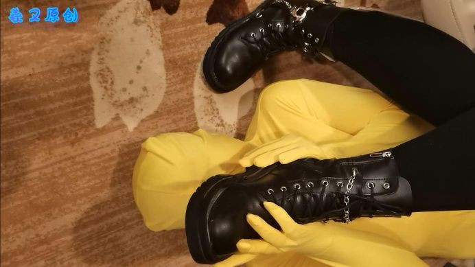 【羲又原创】双S之爸爸的爸爸叫爷爷！羲又带素人闺蜜舔鞋闻脚坐脸调教 YC-220531