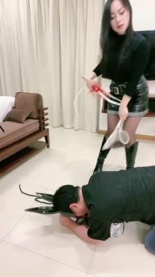 【艾丝冷S】虐玩具鞭抽踢 bf22513