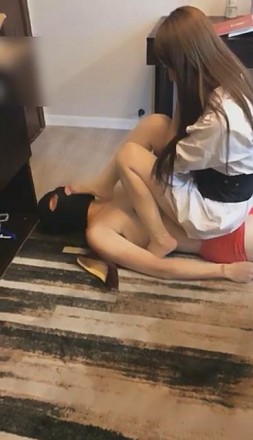 【VIVI】变态女家教性感肉丝调学生