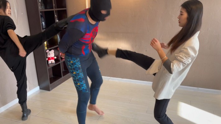 【蛋碎娇娃】『超S·联盟』路遇猥琐男？踢废！ YC-220726-4