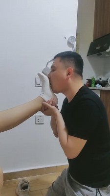 【嘉文】小白鞋原味棉袜羞辱邻居 bf15202