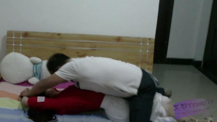 美少女惩治男.