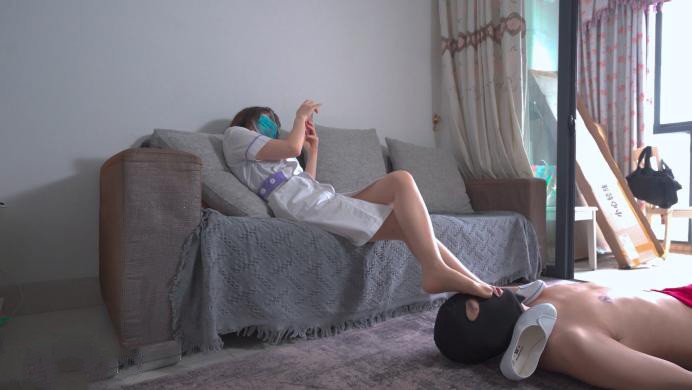 舔护士的臭丝袜脚【贝琳】护士小姐姐的脚刷 品尝护士鞋臭丝脚的味道 YC-230117-5