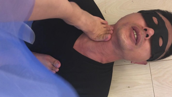 美女美裙美鞋踩脖子 YC-220128-5