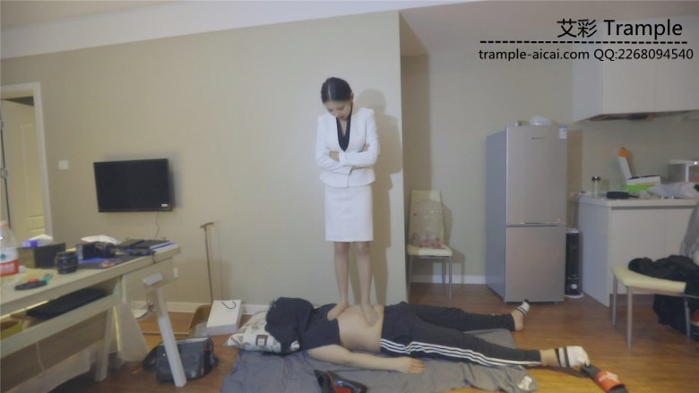 ol装踩踏