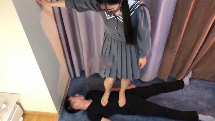 Kitty女王首调の丝足爆踩地毯