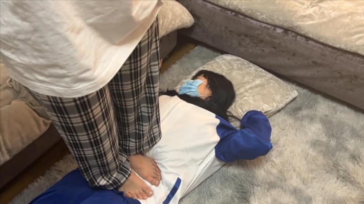 【珂珂女m】家教脚下的女m（上） YC-220430-12