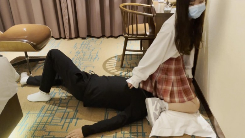 【子怡】JK白袜骑马坐脸 YC-201217-3