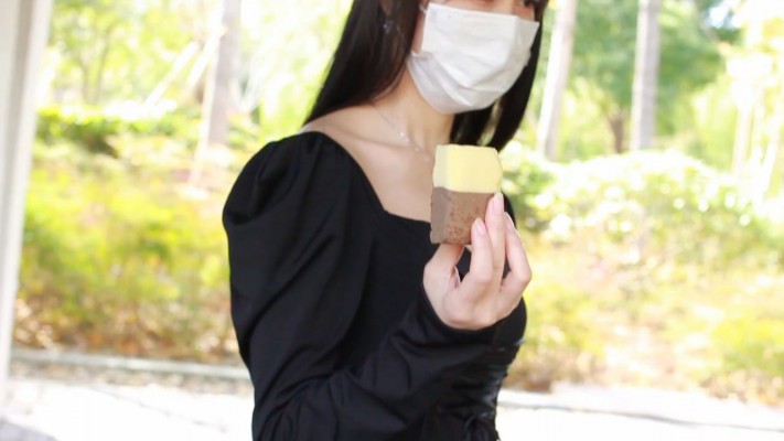 【黑丝诱惑】00后素人姣姣的室外黑丝诱惑长靴踩踏 YC-221110