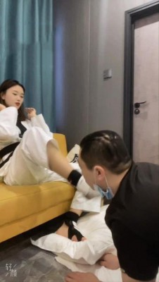 【LAPAPA】初六40码大脚跆拳道疯狂脚耳光强迫贱货舔脚 大脚踹扁贱狗 YC-220804-4