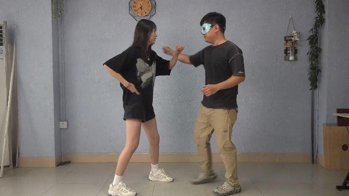 【南国原创】刁蛮女神美妮击败匪徒，腿绞控制呼吸，刺激的语言和剧情！ YC-220529-5