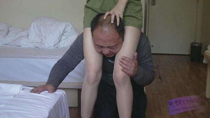 性感长腿女特工男间谍—最后用脚扭断脖子