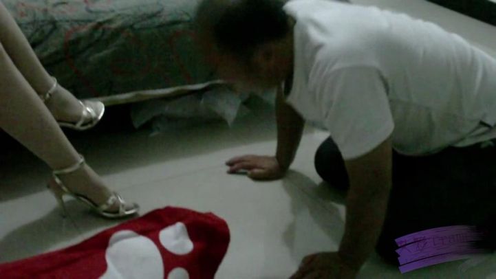 美少女惩治男.