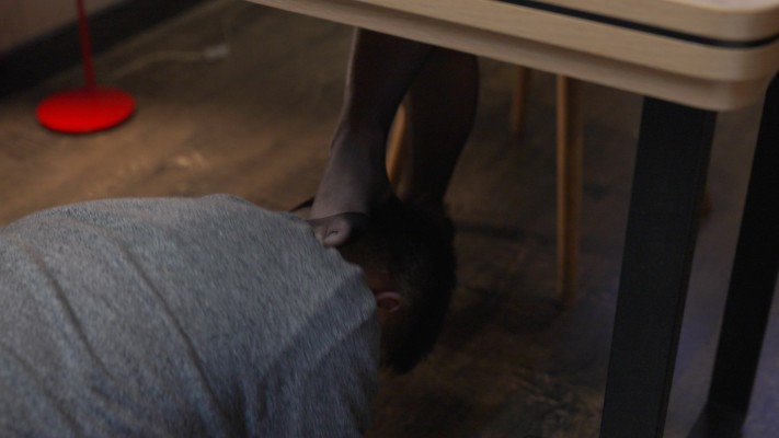 【第5风格】鲨鱼酱边玩电脑边享受舔脚服务 YC-230213