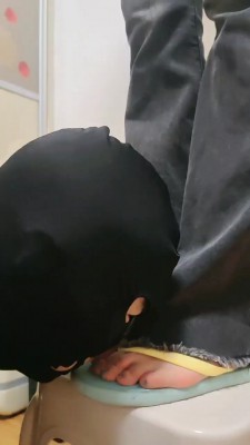 【美学】裸足踩踏小番茄喂食 bf22841