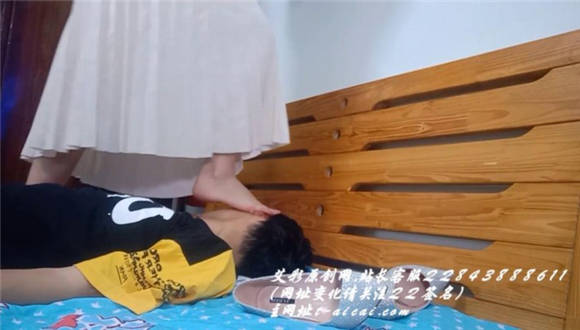 【00后小宛】小宛早期高跟鞋，裸足踩踏