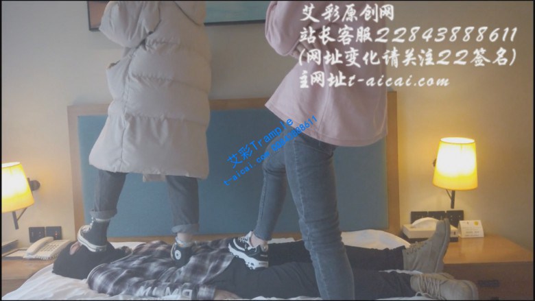 【小彤双人踩踏】和篮球姐姐在哥哥身上玩耍 YC-200109-5