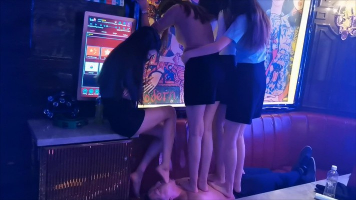 4人KTV爆踩M