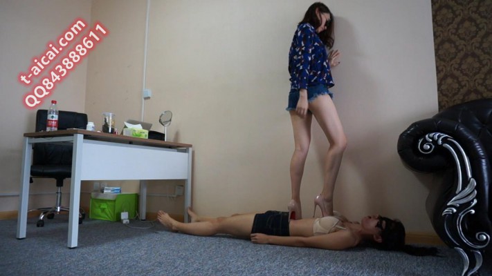 【小妮女女】三双高跟鞋虐踩女奴 ACNN75