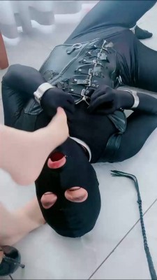【高傲】家奴伺候主人下班 bf22775