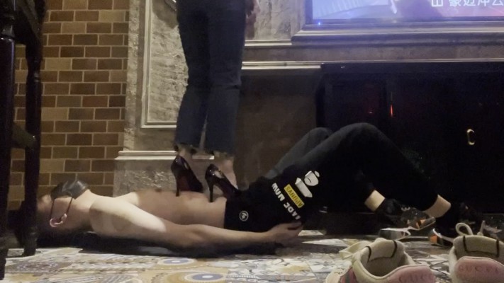 【彼岸花】KTV性感高跟鞋暴踩毯子 YC-220313-7