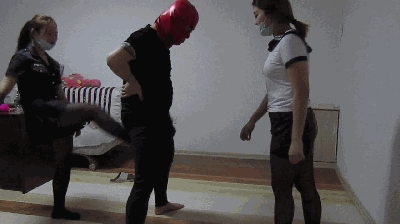 婷婷小徐第一次踹裆