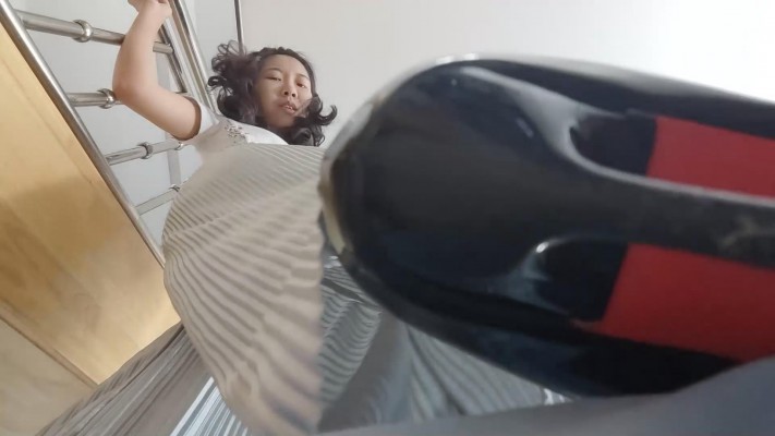 女神多视角踩贱狗多角度 YC-220119-7