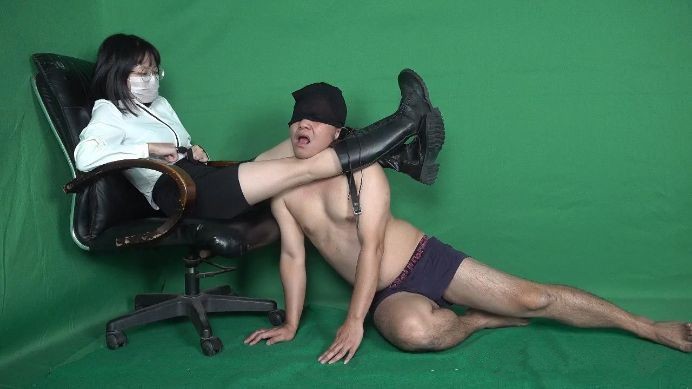 【南国原创】女员工潘婷绑架老板，强迫当狗