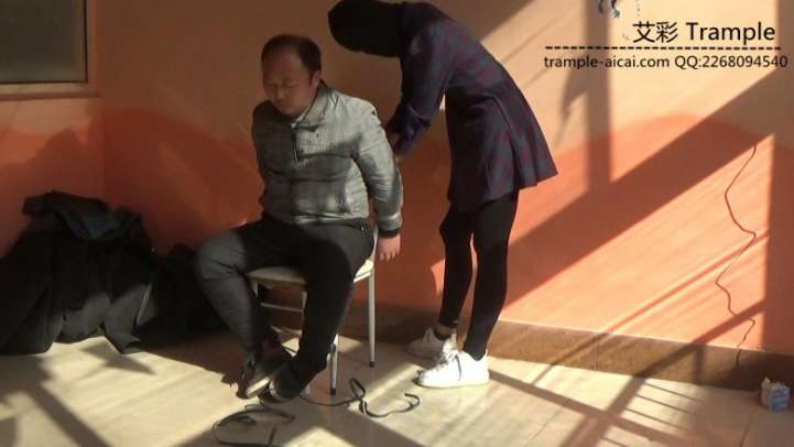 女绑匪劫财