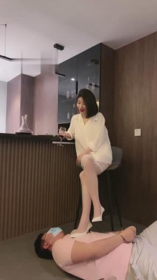 【简一】酒吧吧台被小姐羞辱 bf15158_HD绳艺资源