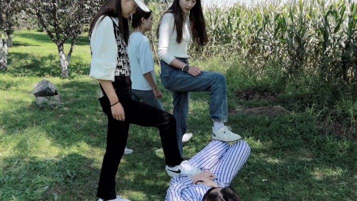 【超级女M】三女神苞米地处刑女奴