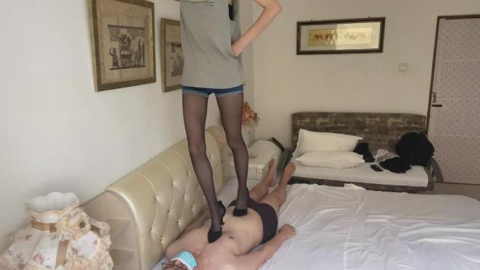 【活力诗曼】高跟鞋原味黑丝狠毒踩踏首次高跟鞋全体重虐踩 YC-220802