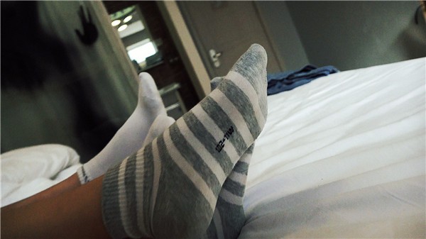 【校园女流氓】POV臭原味谈笑间羞辱除臭脚奴