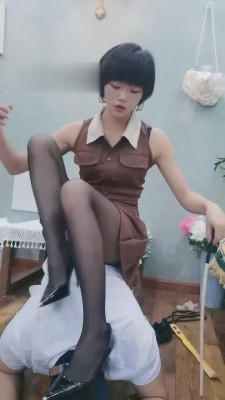 【乐乐女王】暴击圈养狗/强制吃圣水泡面包 bf15246