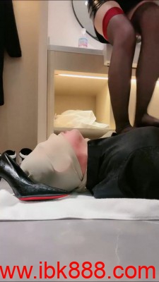 【摇摇殿下】高跟黑丝诱惑调恋足狗 bf23576
