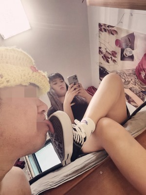 【不良女学生】匡威鞋底踏舌头 YC-220807-4