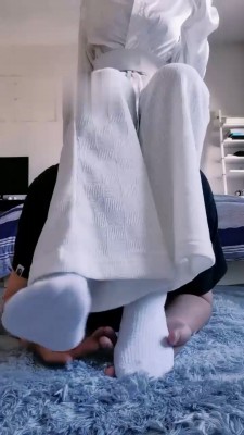 【启蒙老师】近距离白袜裸足调狗 bf22092_HD绳艺资源