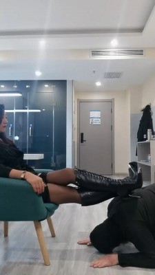 【冷御女王】长靴S辱脚下贱奴才 bf22095